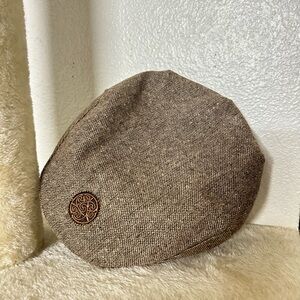 Patrick Francis Brown Tweed Beret with Embroidered Patch